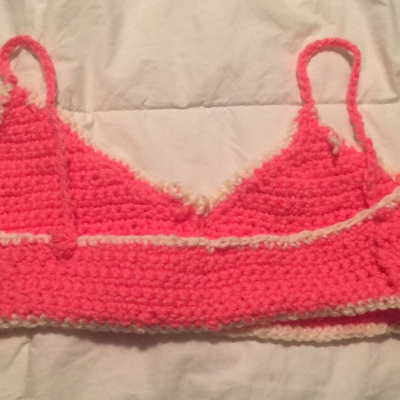 Pink crocheted top white lining - Picture 2 of 2